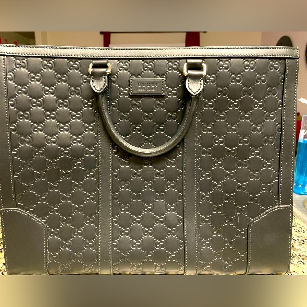 Gucci Matelassé leather double G top handbag.